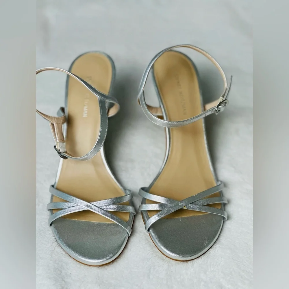 Stuart Weitzman Starla Ankle Strap Sandals in Silver Metallic Leather Size 7.5
